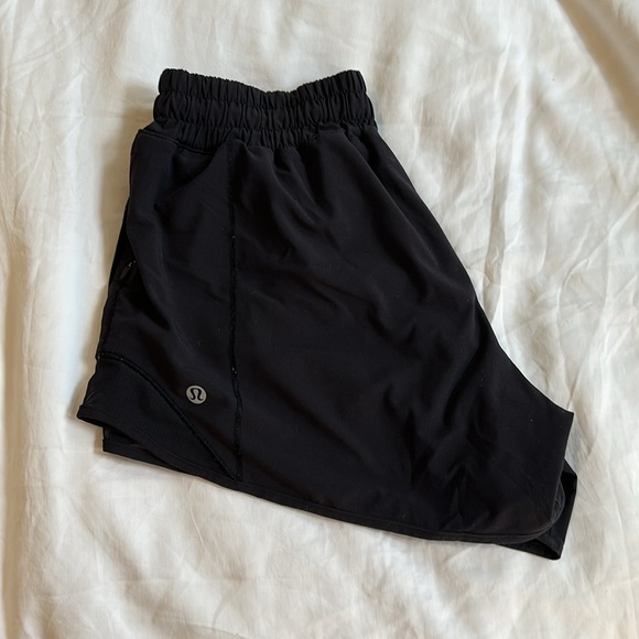 Lululemon- Hotty Hot Low-Rise Short 4” 🍋 - Picture 2 of 3